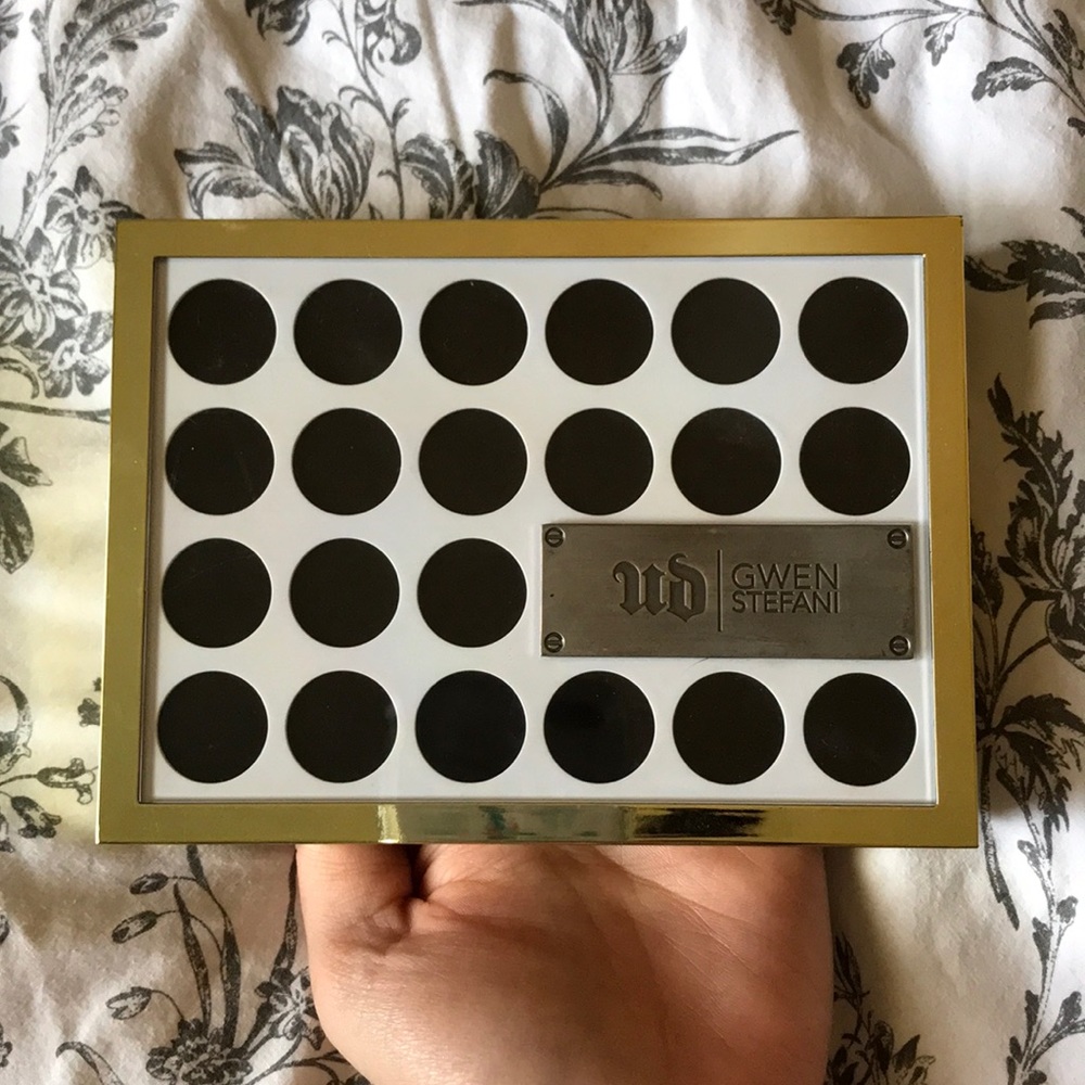 Urban Decay X Gwen Stefani eyeshadow palette